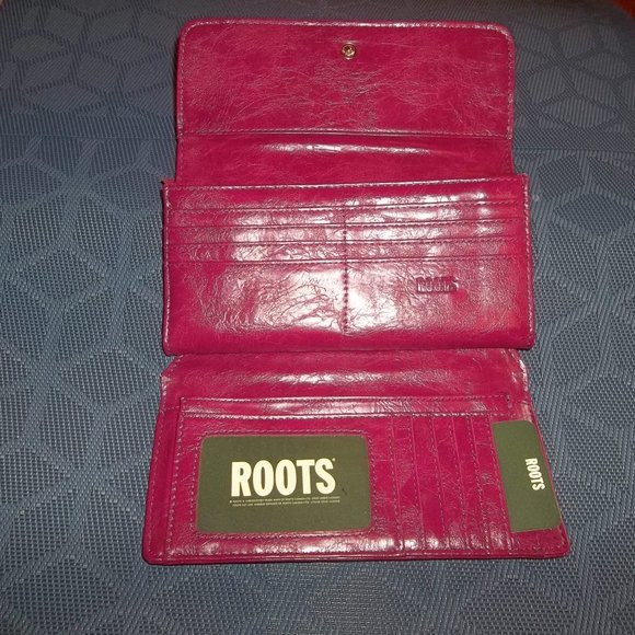 2/$15....NWOT Roots wallet - Picture 3 of 3